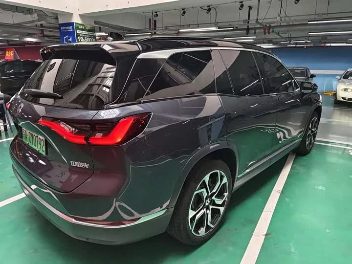 NIO ES8