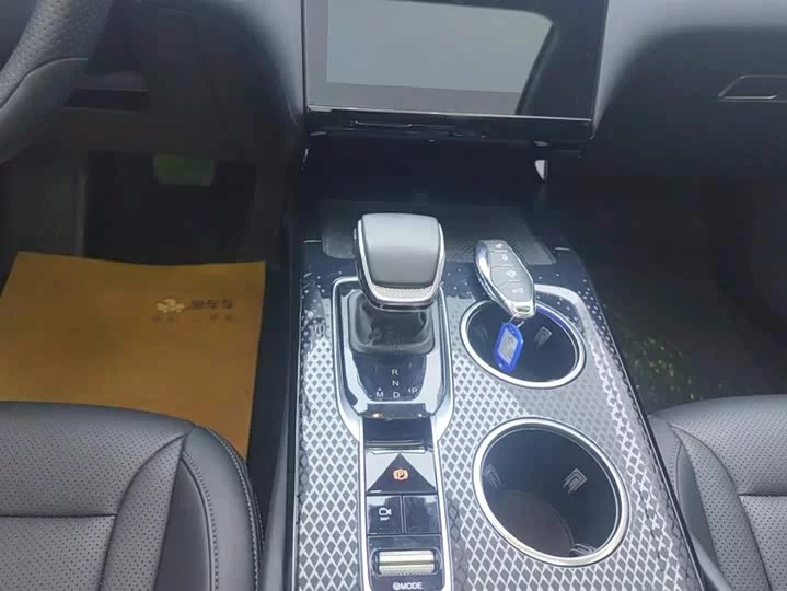Hongqi HS3