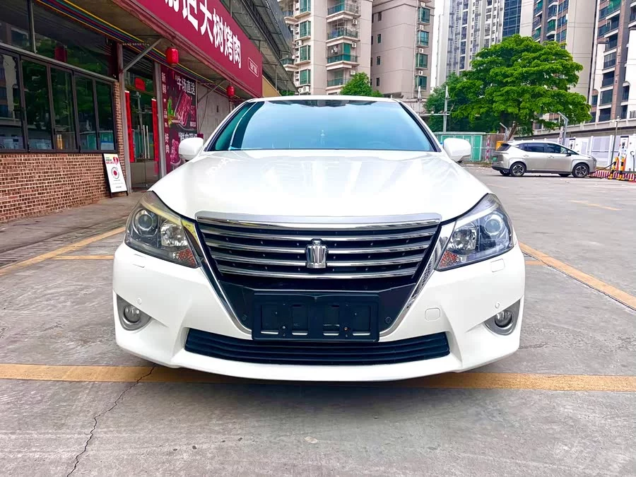 Toyota crown