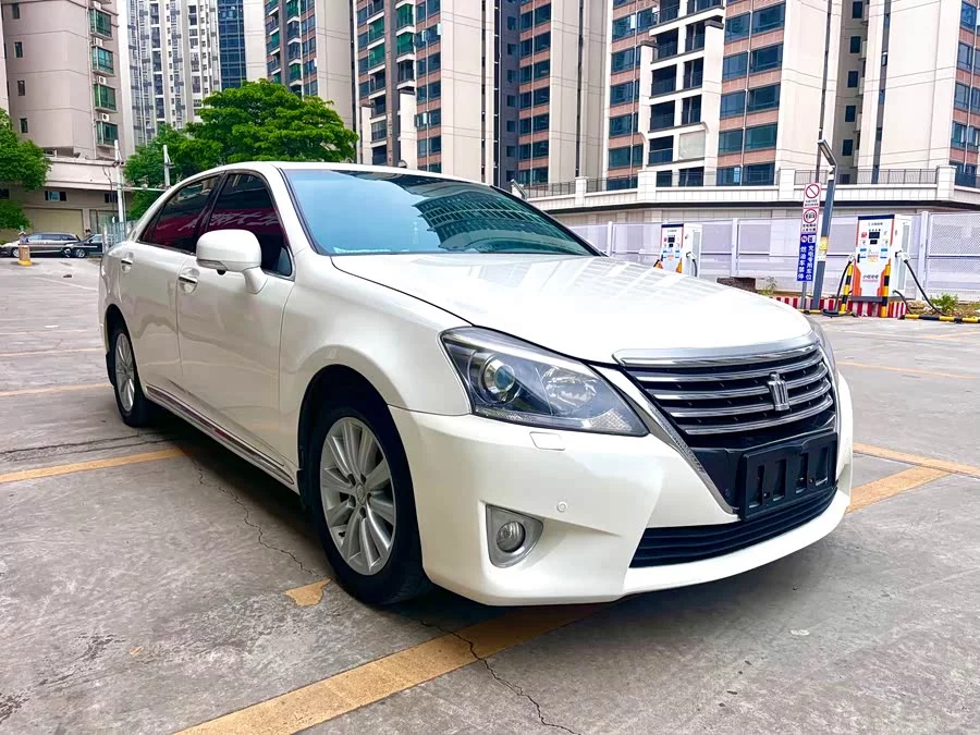 Toyota crown