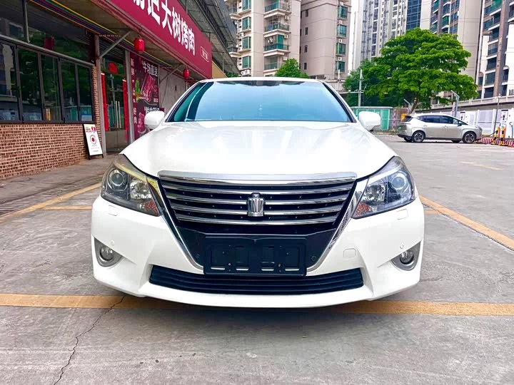 Toyota crown