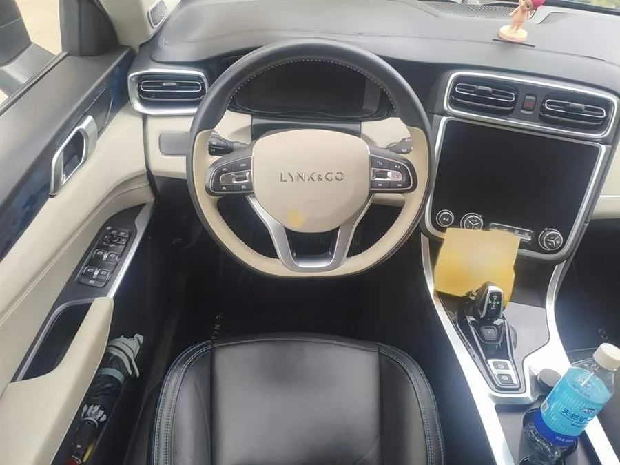 Lynk & Co 01