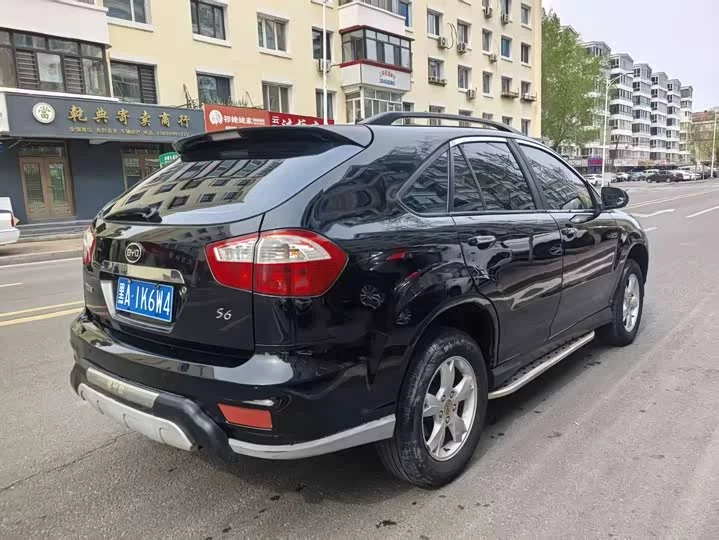 BYD S6