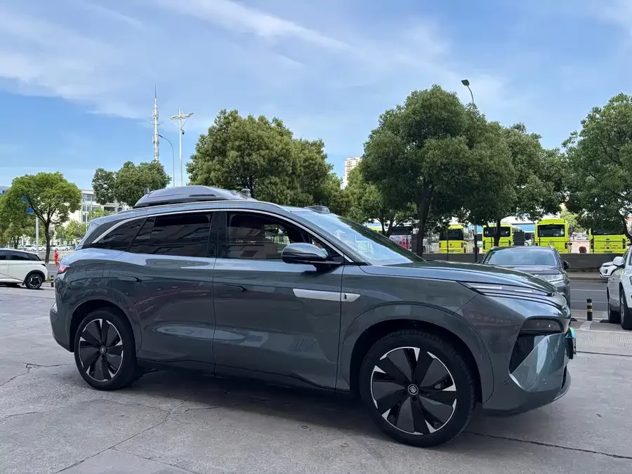 BYD Tang L