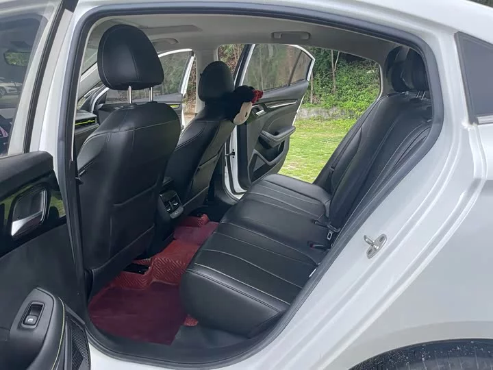 Roewe i5