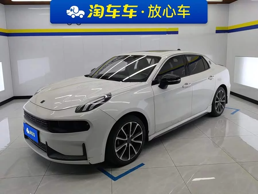 Lynk & Co 03