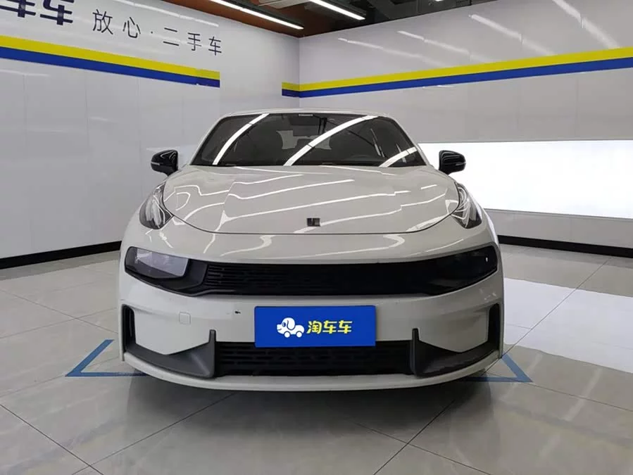 Lynk & Co 03