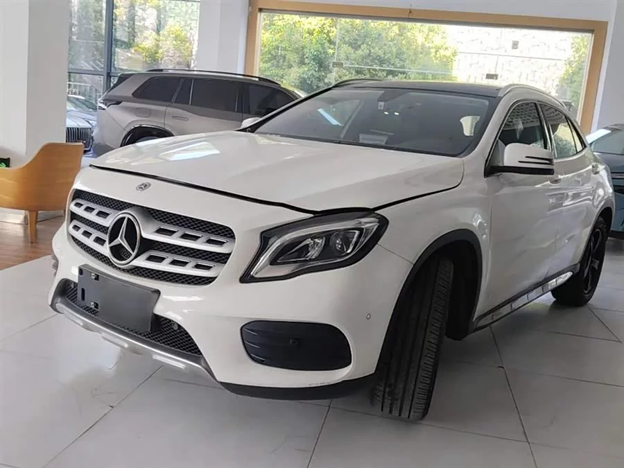 Mercedes Benz GLA
