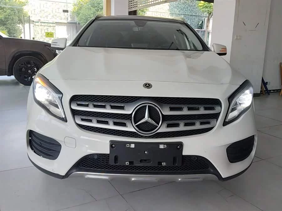 Mercedes Benz GLA