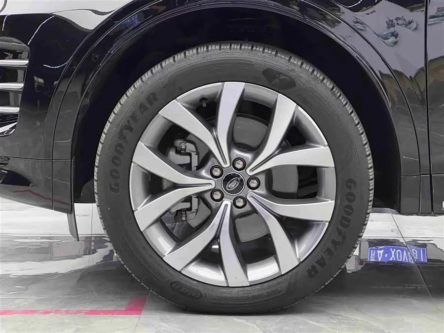 Land Rover Pre-owned Discovery Sports