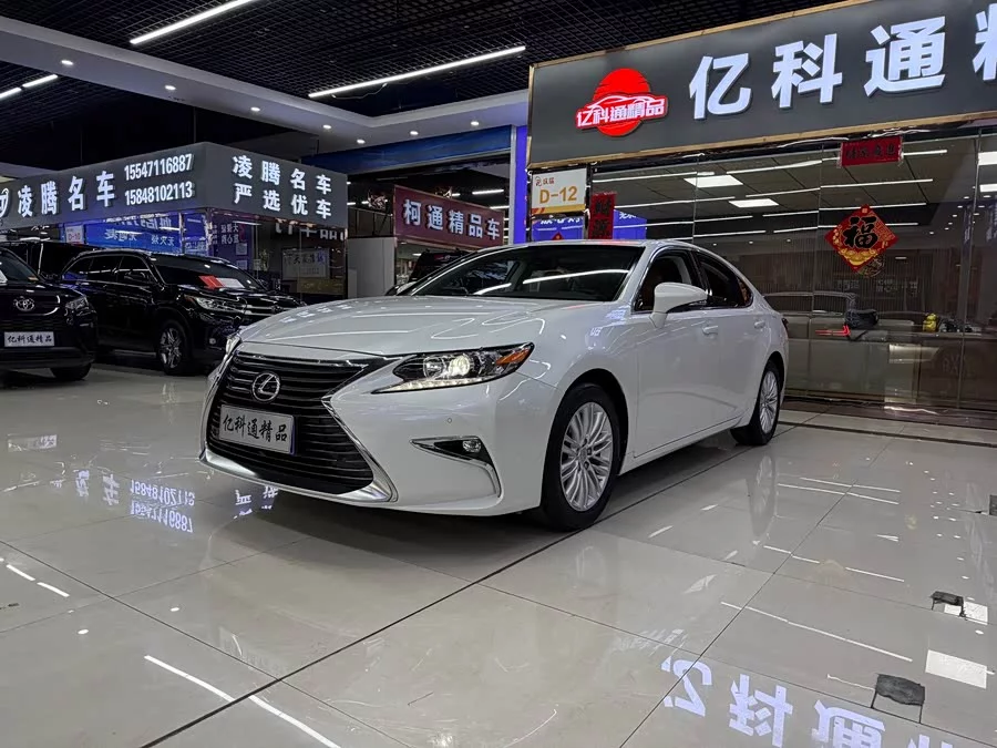 Lexus ES