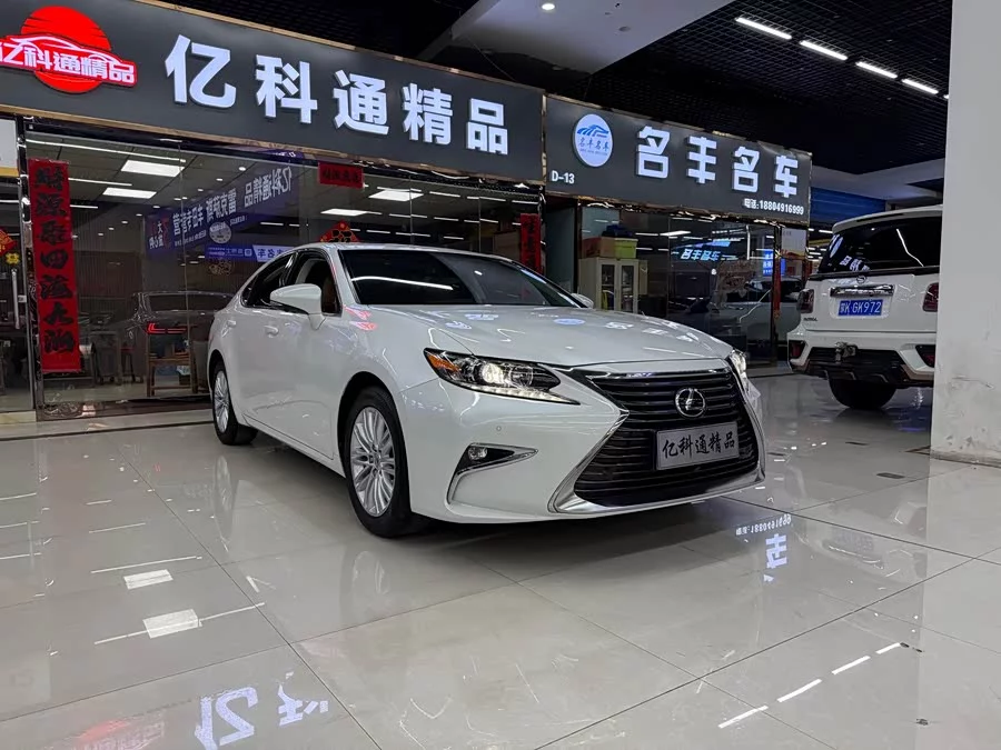 Lexus ES