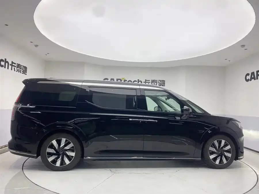Volvo EM90