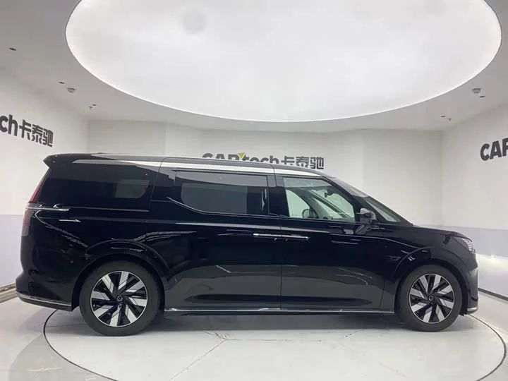 Volvo EM90