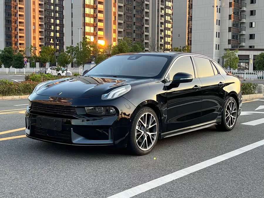 Lynk & Co 03