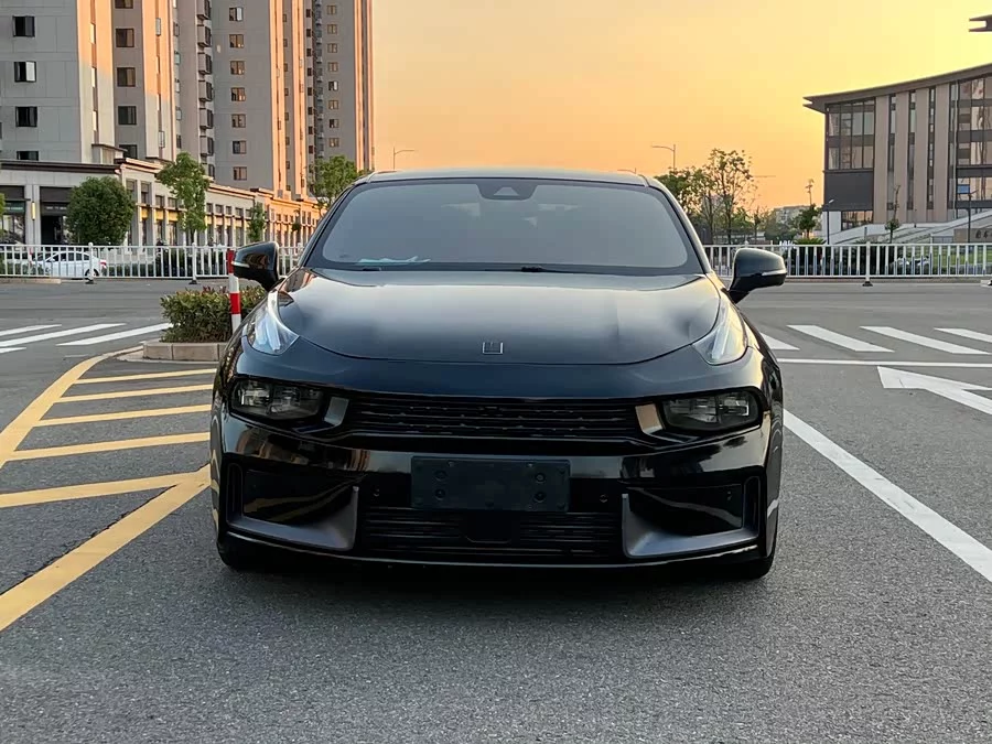 Lynk & Co 03