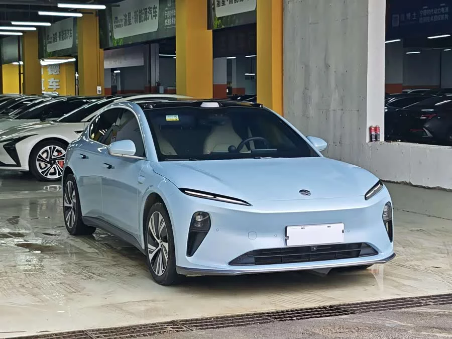NIO ET5