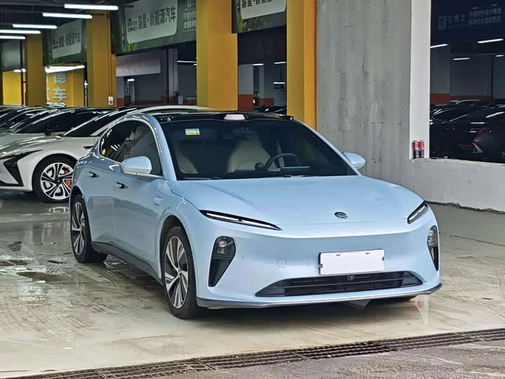 NIO ET5