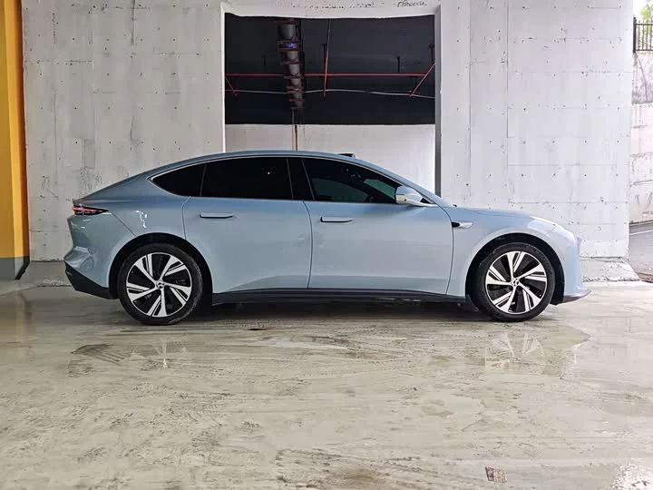 NIO ET5