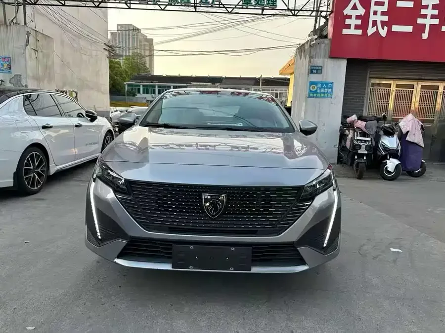 Peugeot 408