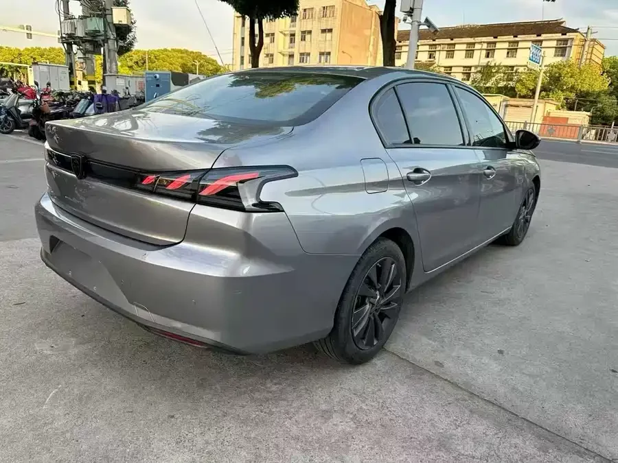 Peugeot 408