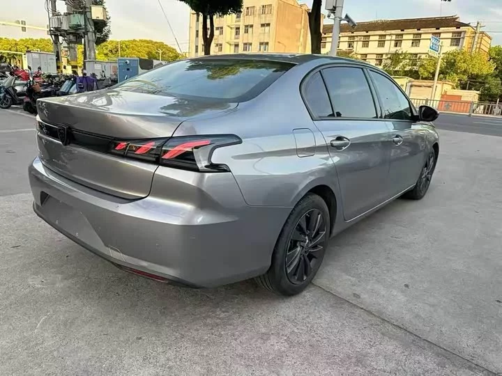 Peugeot 408