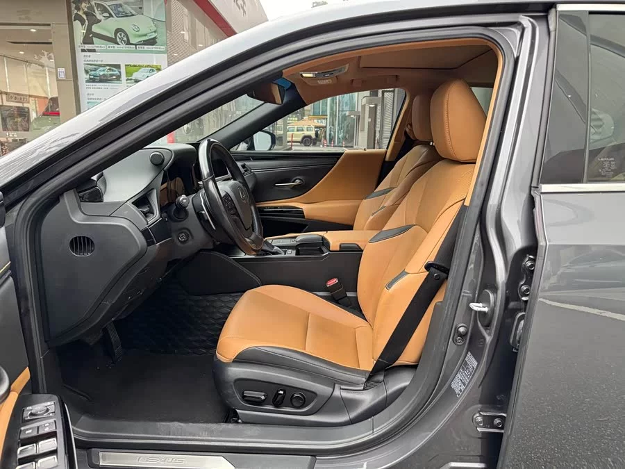 Lexus ES