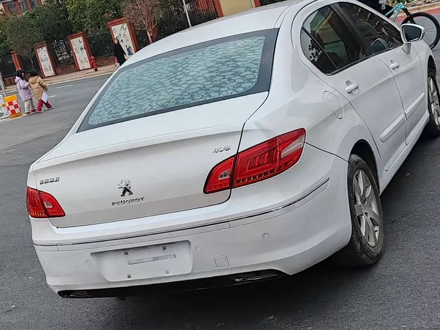 Peugeot 408