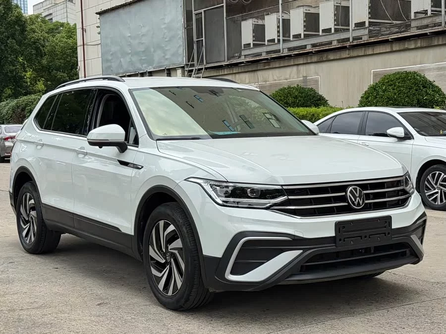 Volkswagen Tiguan L