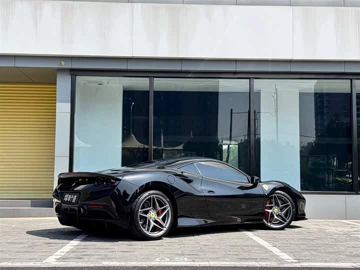 ferrari F8