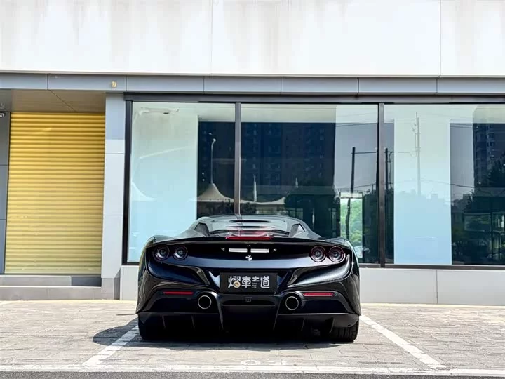 ferrari F8
