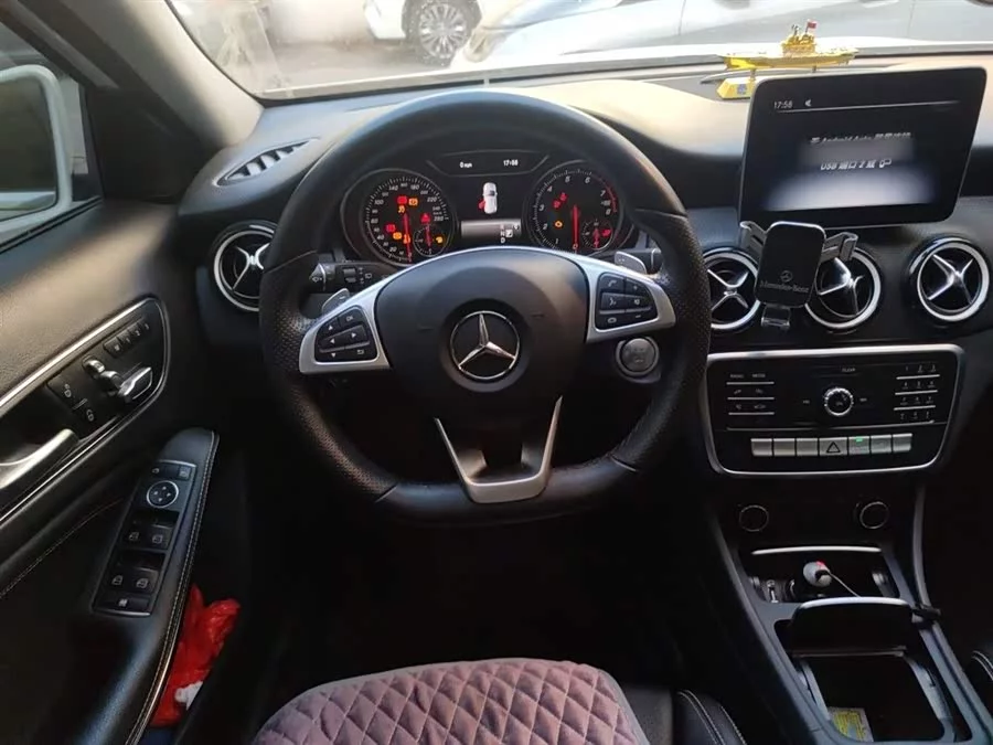 Mercedes Benz GLA
