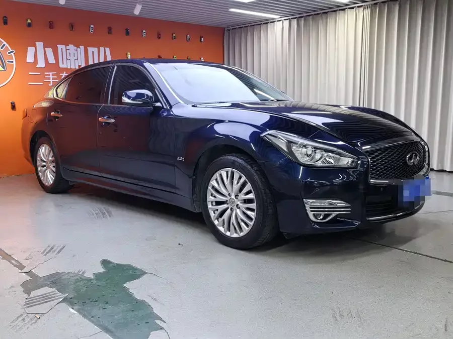 Infiniti Q70