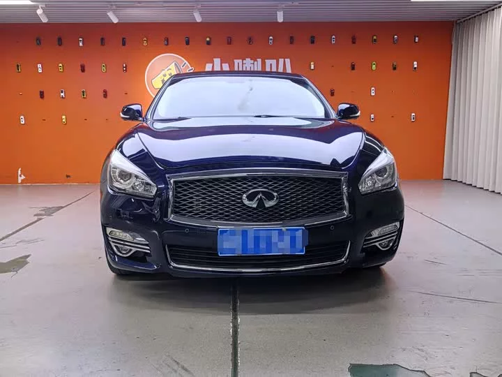 Infiniti Q70
