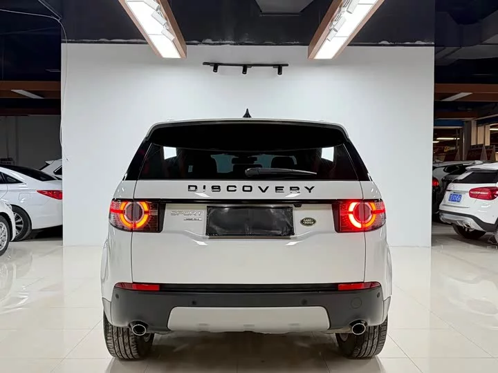 Land Rover Discover the magic