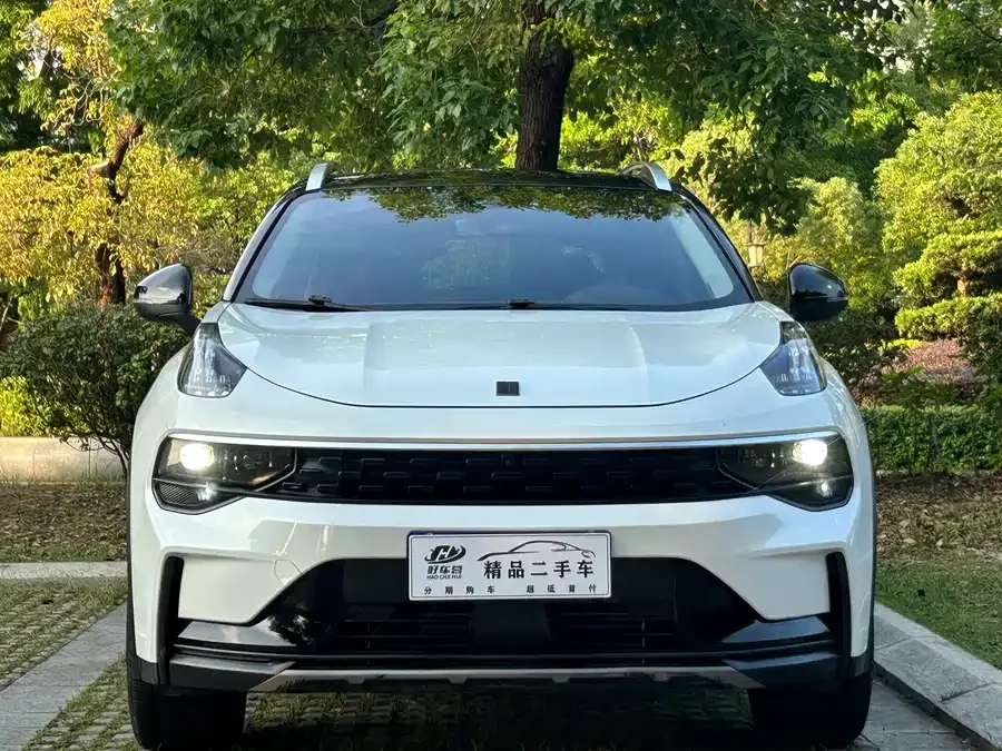 Lynk & Co 01