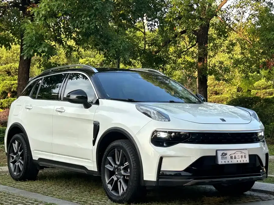 Lynk & Co 01