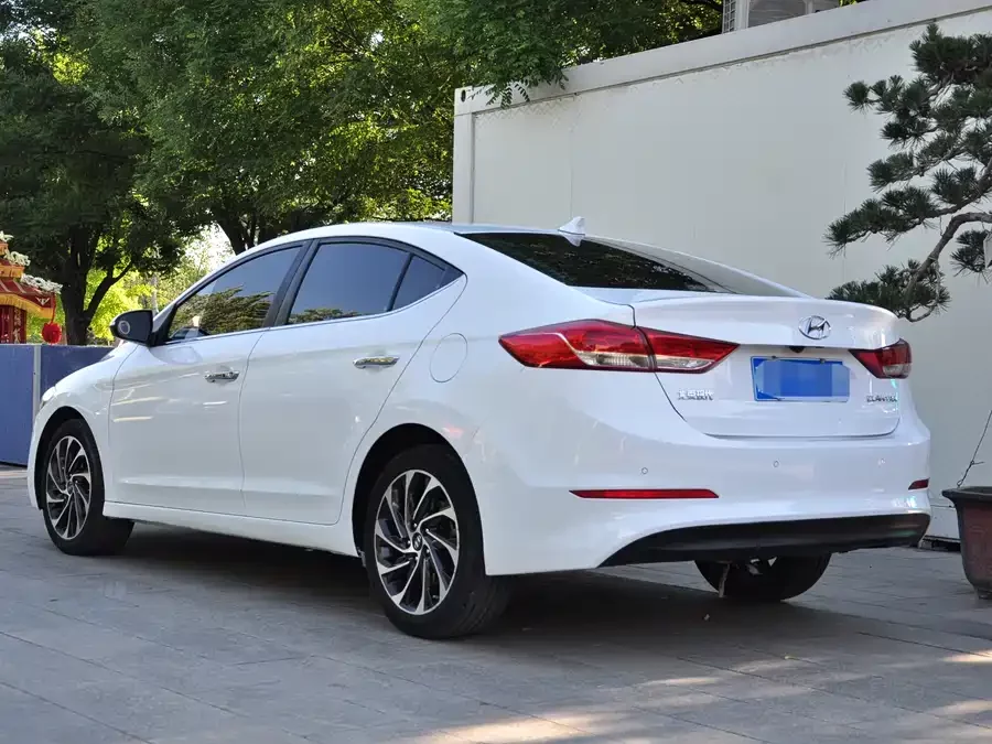 Hyundai elantra
