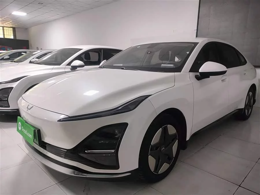 Wuling E5