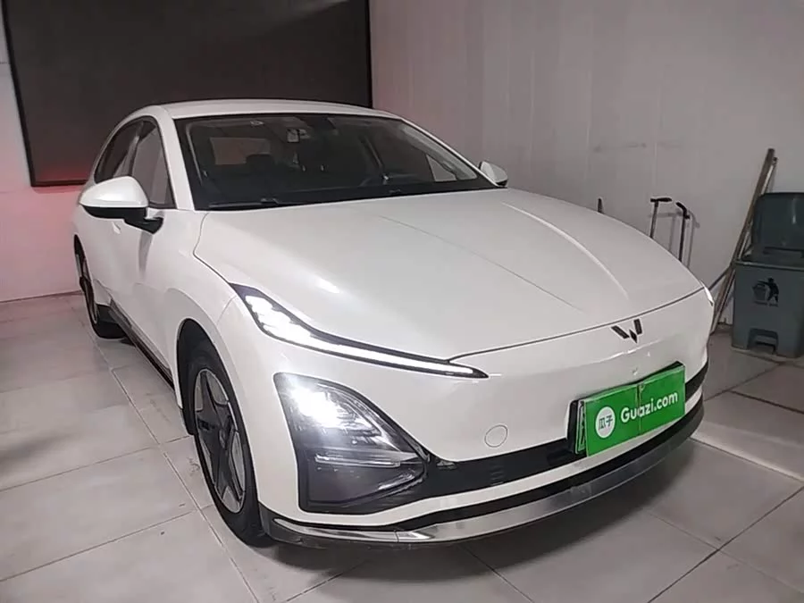 Wuling E5