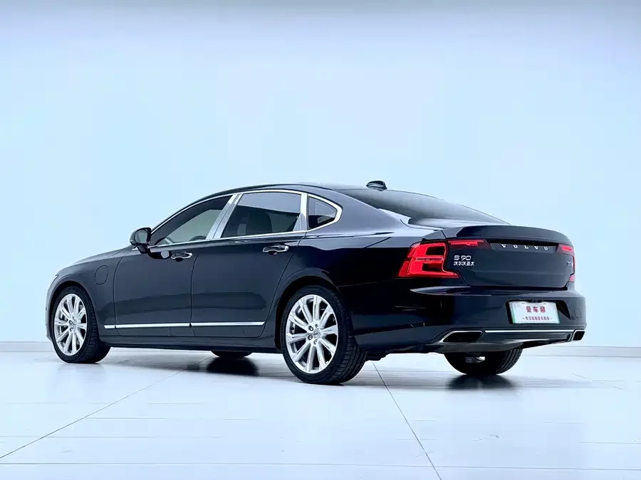 Volvo S90 plug-in hybrid