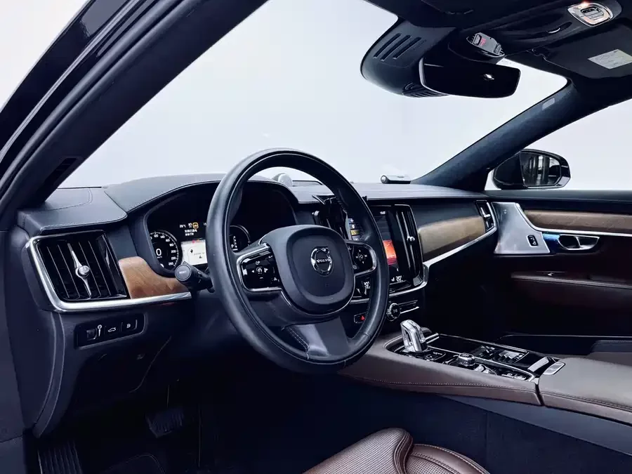 Volvo S90 plug-in hybrid