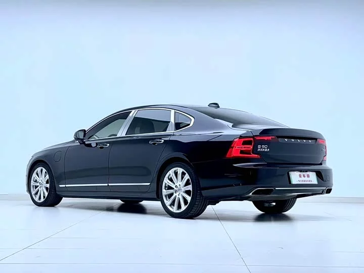 Volvo S90 plug-in hybrid