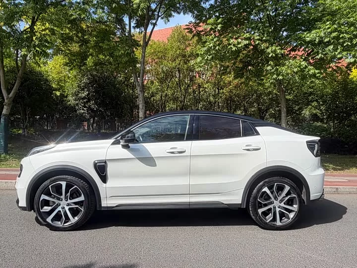 Lynk & Co 05