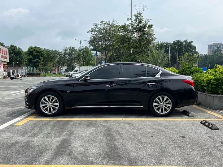 Infiniti Q50L