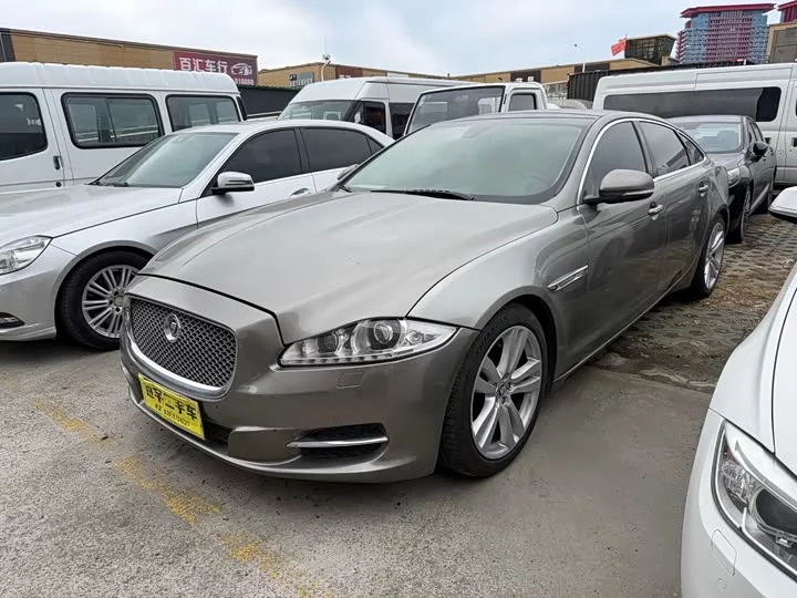 Jaguar XJ