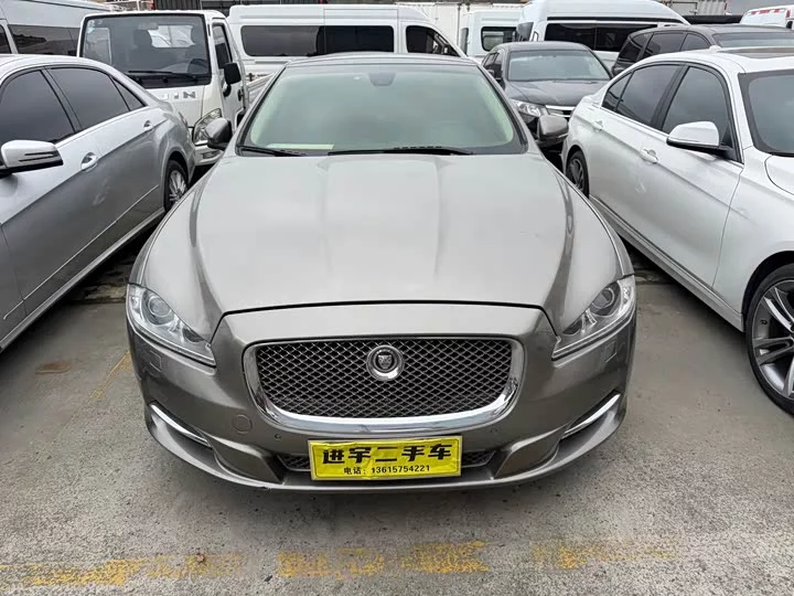 Jaguar XJ