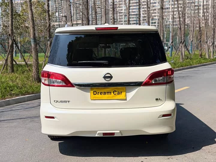 Nissan nobleman