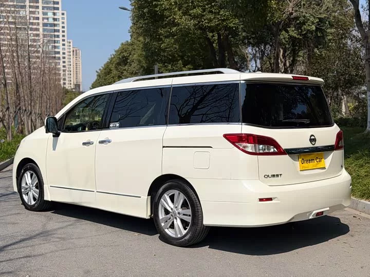 Nissan nobleman