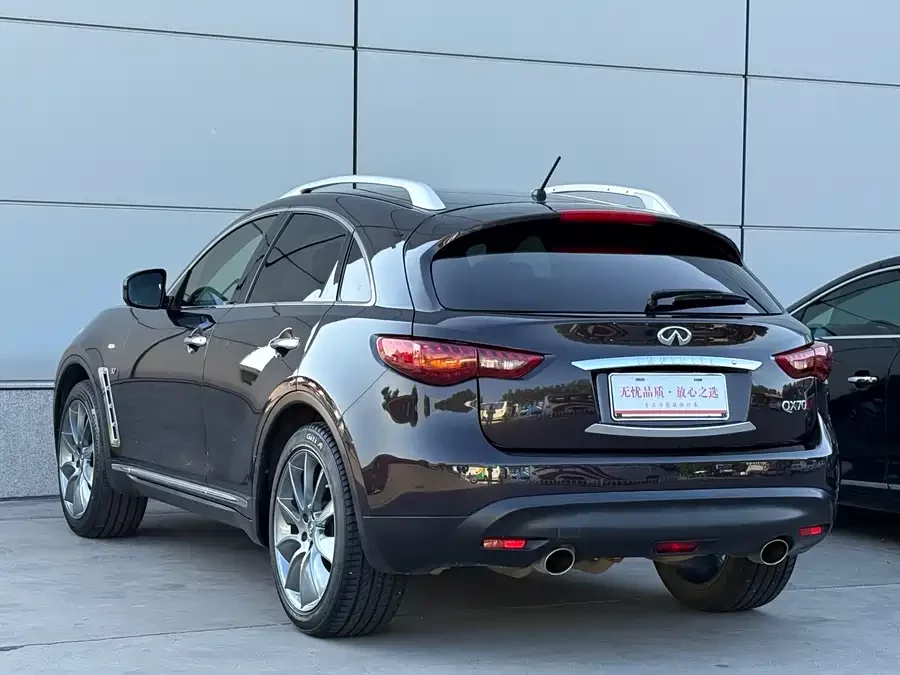 Infiniti QX70